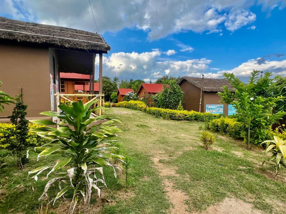 Leo Wodden Resort Hampi Buitenkant foto