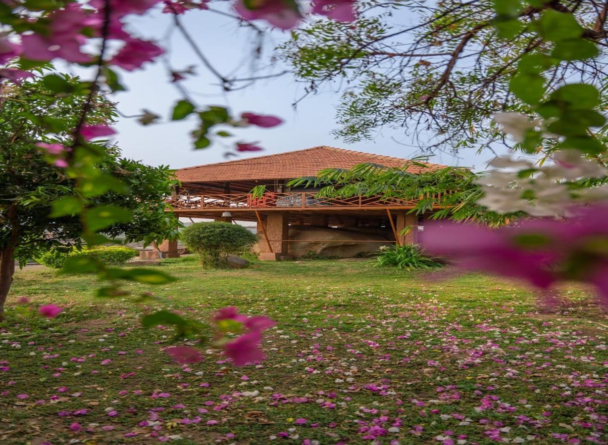 Leo Wodden Resort Hampi Buitenkant foto